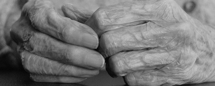 mani di persona anziana.jpg
